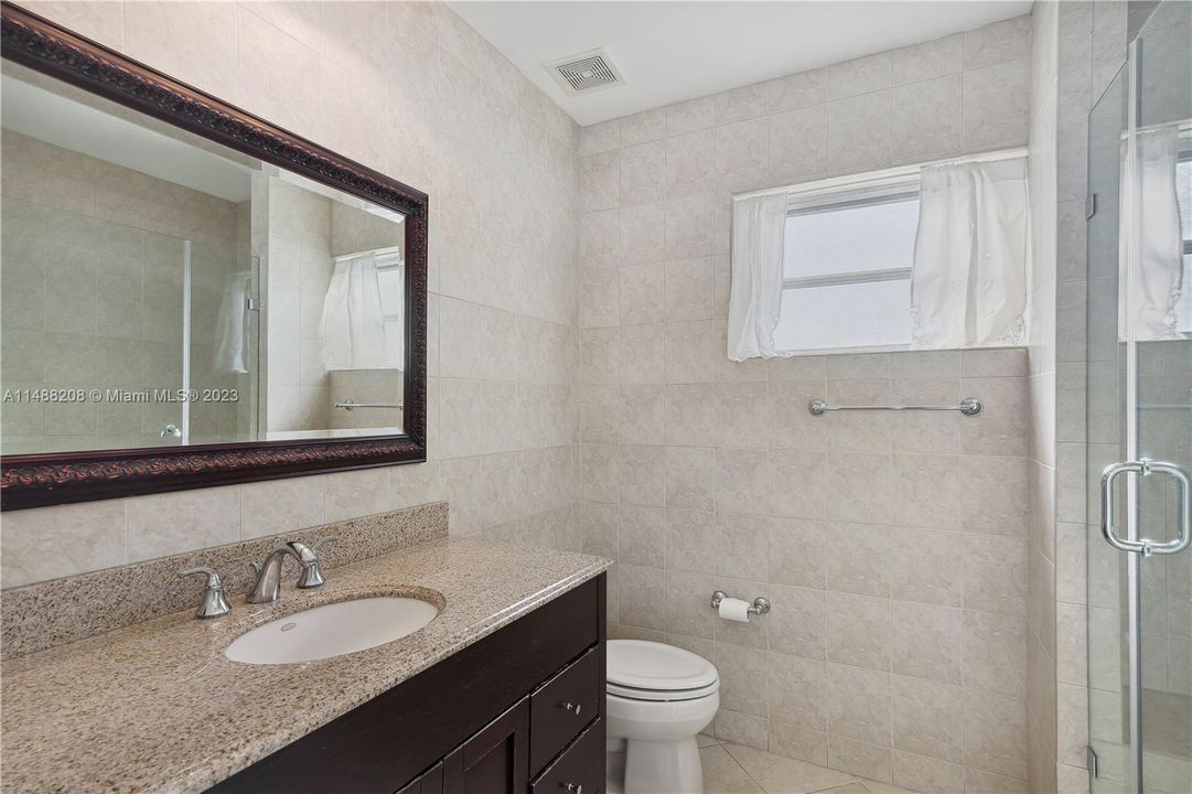 Недавно продано: $899,900 (4 спален, 3 ванн, 2381 Квадратных фут)