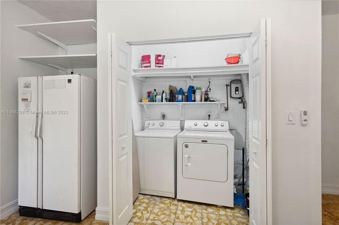 Недавно продано: $899,900 (4 спален, 3 ванн, 2381 Квадратных фут)