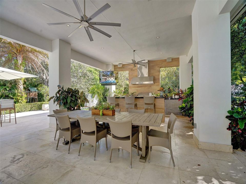 Recently Sold: $6,750,000 (5 beds, 6 baths, 5864 Square Feet)