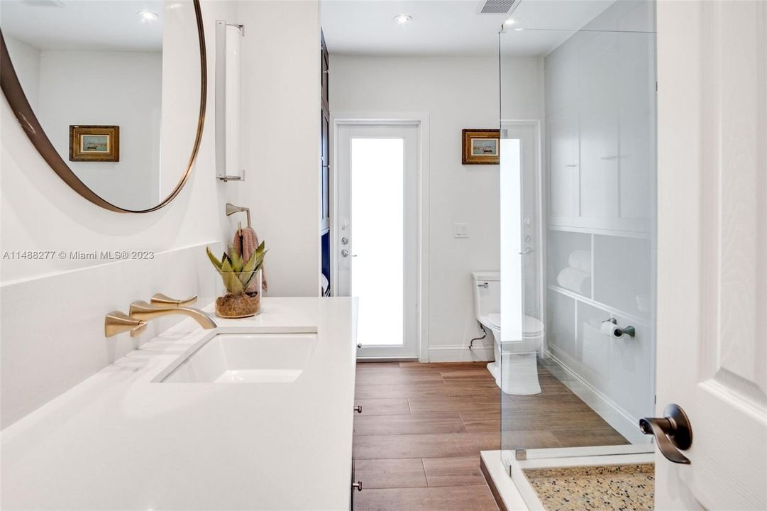 Недавно продано: $2,349,000 (5 спален, 4 ванн, 3972 Квадратных фут)