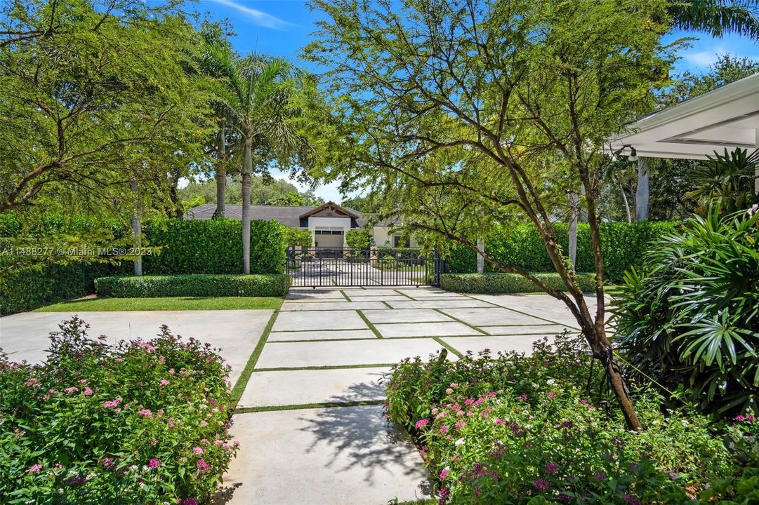 Недавно продано: $2,349,000 (5 спален, 4 ванн, 3972 Квадратных фут)