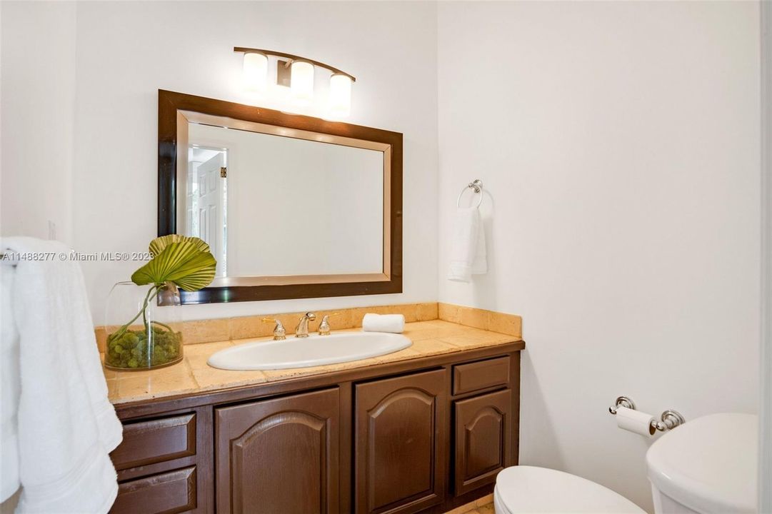 Недавно продано: $2,349,000 (5 спален, 4 ванн, 3972 Квадратных фут)