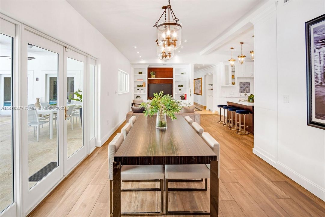 Недавно продано: $2,349,000 (5 спален, 4 ванн, 3972 Квадратных фут)