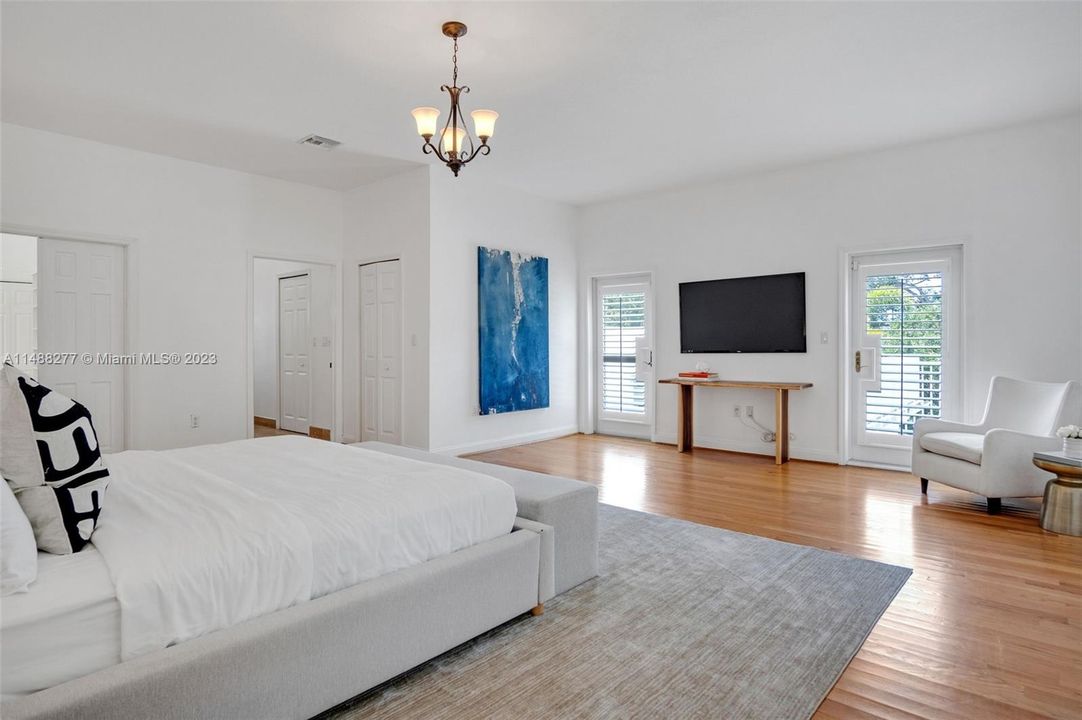 Недавно продано: $2,349,000 (5 спален, 4 ванн, 3972 Квадратных фут)