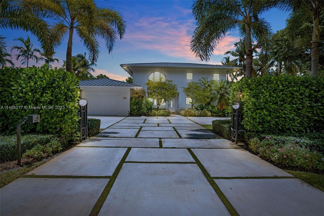 Недавно продано: $2,349,000 (5 спален, 4 ванн, 3972 Квадратных фут)