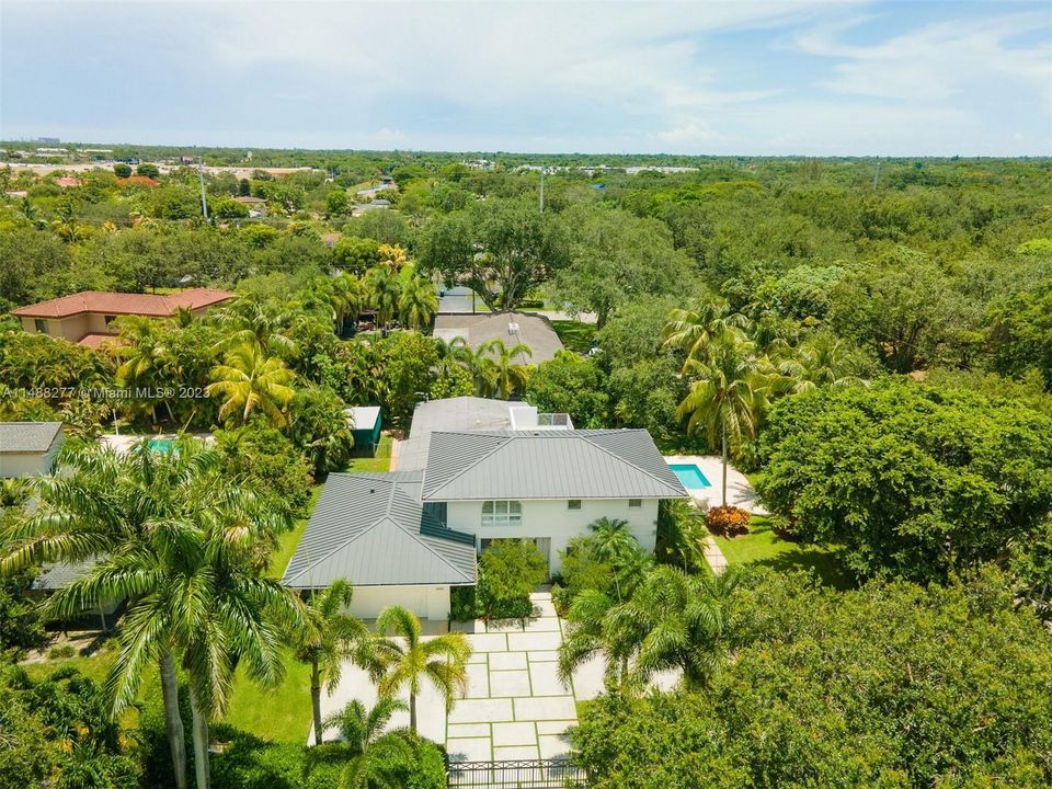 Недавно продано: $2,349,000 (5 спален, 4 ванн, 3972 Квадратных фут)