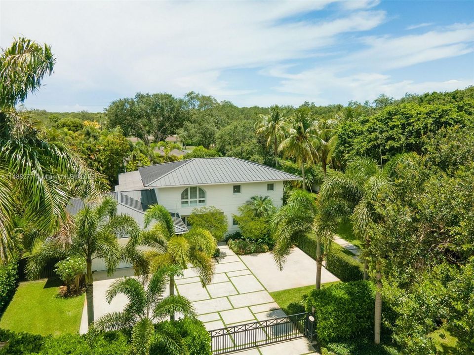 Недавно продано: $2,349,000 (5 спален, 4 ванн, 3972 Квадратных фут)