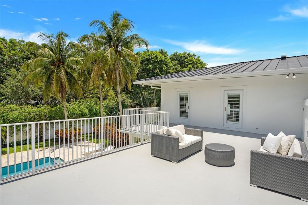 Недавно продано: $2,349,000 (5 спален, 4 ванн, 3972 Квадратных фут)