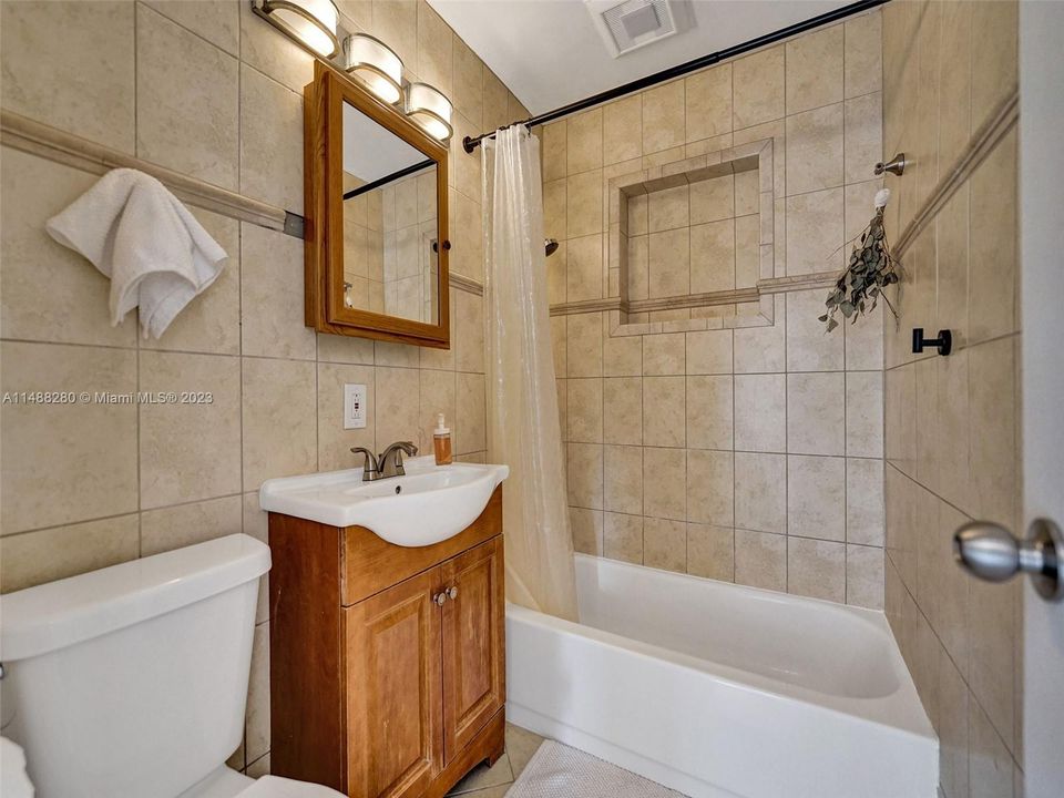 最近售出: $599,000 (3 贝兹, 2 浴室, 1443 平方英尺)