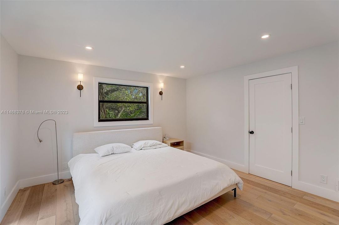 最近售出: $1,100,000 (3 贝兹, 2 浴室, 1672 平方英尺)