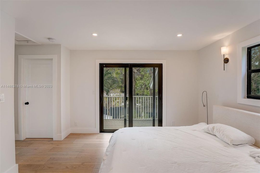 最近售出: $1,100,000 (3 贝兹, 2 浴室, 1672 平方英尺)