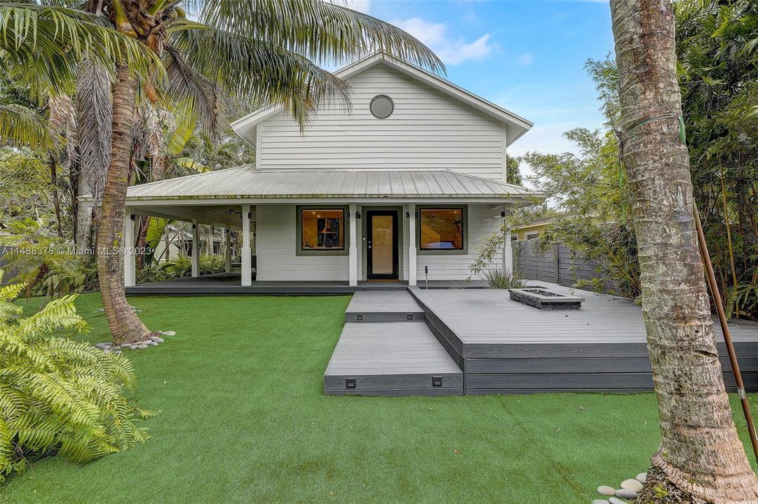 最近售出: $1,100,000 (3 贝兹, 2 浴室, 1672 平方英尺)