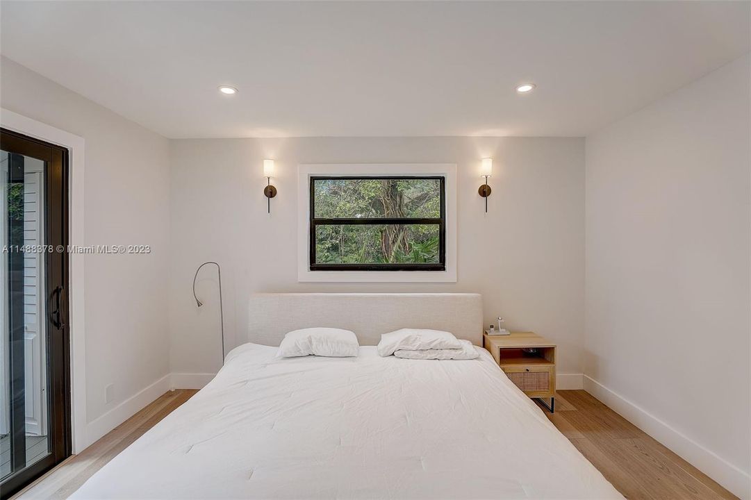 最近售出: $1,100,000 (3 贝兹, 2 浴室, 1672 平方英尺)