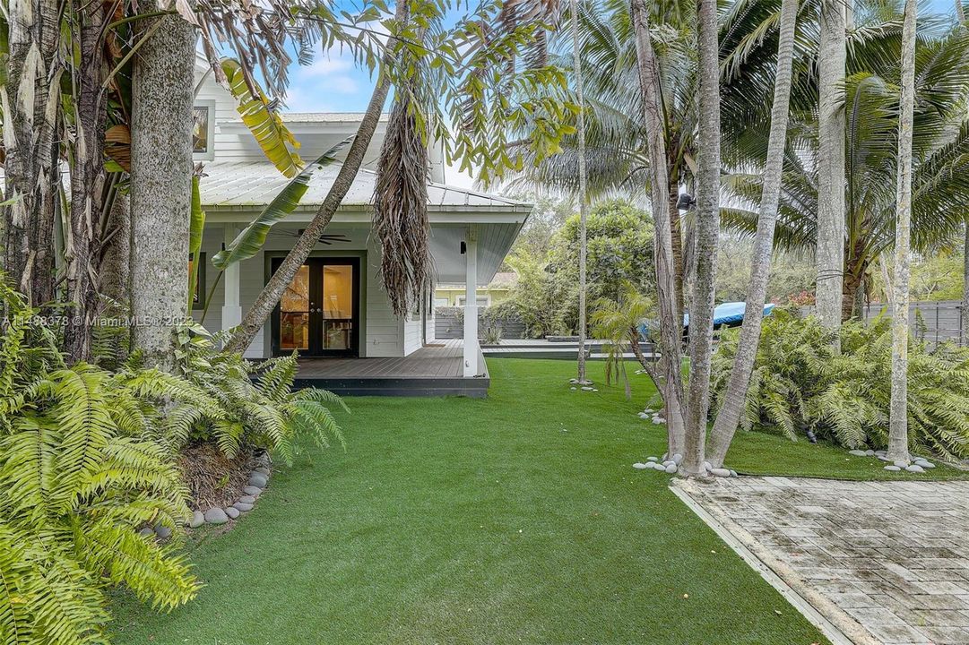 最近售出: $1,100,000 (3 贝兹, 2 浴室, 1672 平方英尺)