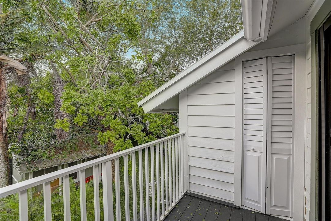 最近售出: $1,100,000 (3 贝兹, 2 浴室, 1672 平方英尺)