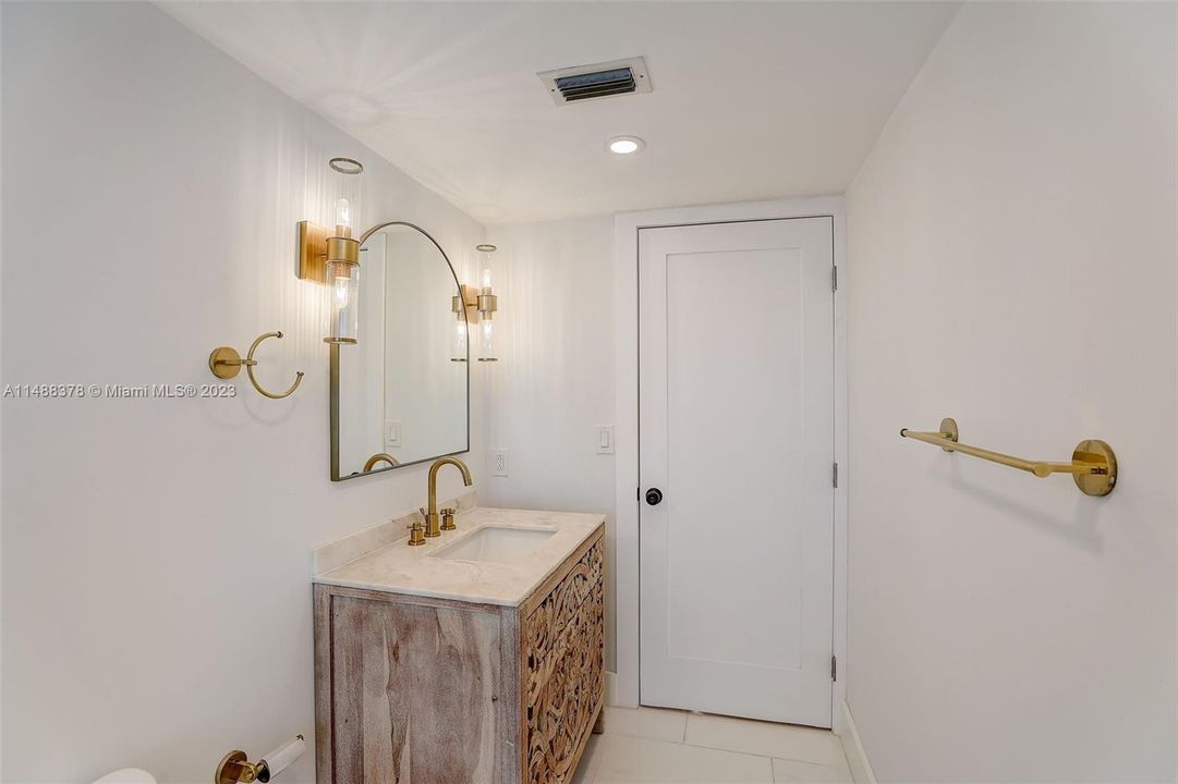 最近售出: $1,100,000 (3 贝兹, 2 浴室, 1672 平方英尺)