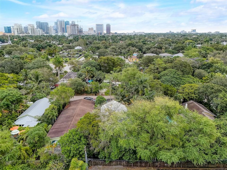 最近售出: $1,100,000 (3 贝兹, 2 浴室, 1672 平方英尺)