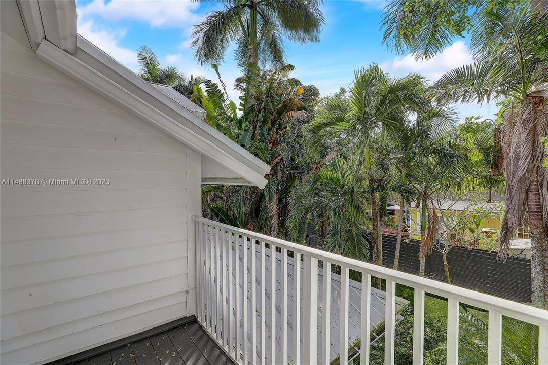 最近售出: $1,100,000 (3 贝兹, 2 浴室, 1672 平方英尺)