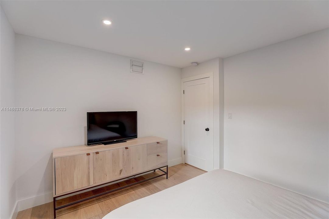 最近售出: $1,100,000 (3 贝兹, 2 浴室, 1672 平方英尺)