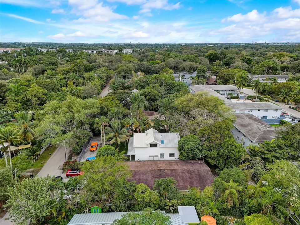 最近售出: $1,100,000 (3 贝兹, 2 浴室, 1672 平方英尺)