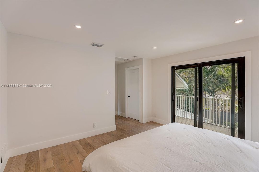 最近售出: $1,100,000 (3 贝兹, 2 浴室, 1672 平方英尺)