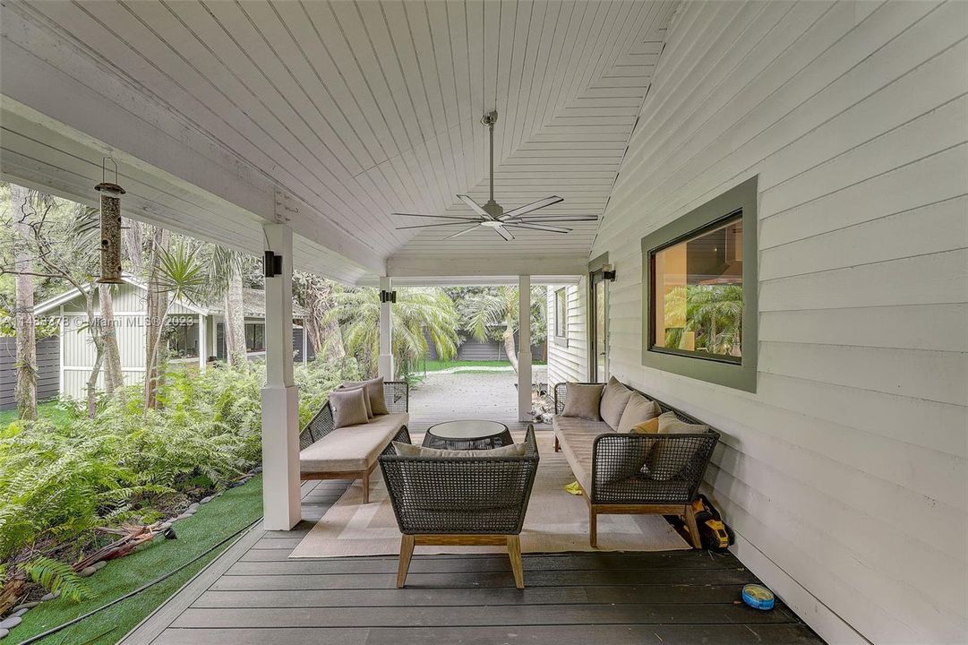 最近售出: $1,100,000 (3 贝兹, 2 浴室, 1672 平方英尺)