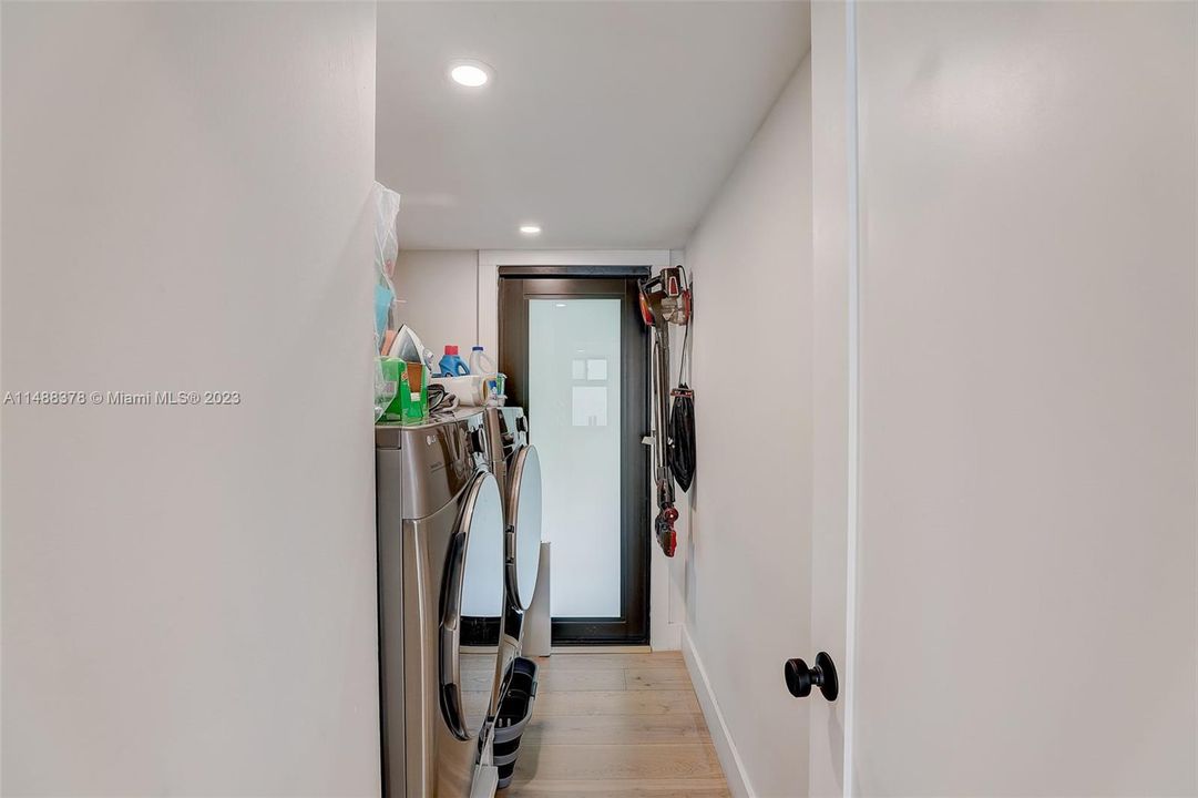 最近售出: $1,100,000 (3 贝兹, 2 浴室, 1672 平方英尺)