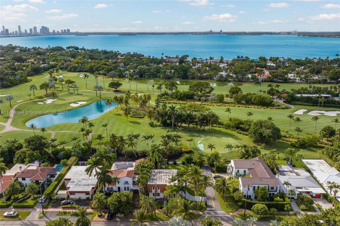 Vendido Recientemente: $1,999,999 (4 camas, 4 baños, 3686 Pies cuadrados)