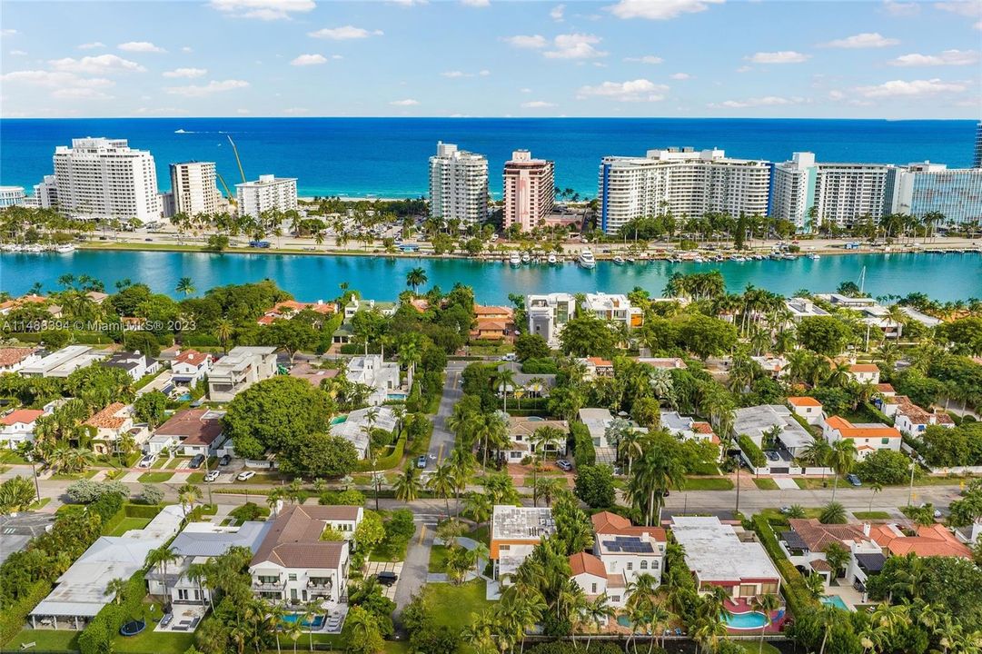 Vendido Recientemente: $1,999,999 (4 camas, 4 baños, 3686 Pies cuadrados)