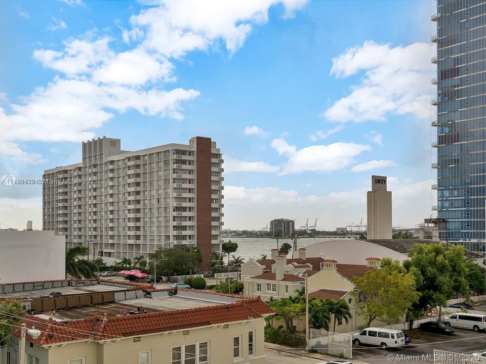 Recently Sold: $385,000 (1 beds, 1 baths, 678 Square Feet)