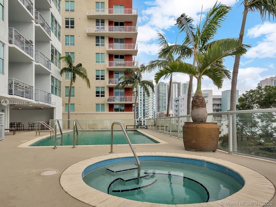 Recently Sold: $385,000 (1 beds, 1 baths, 678 Square Feet)