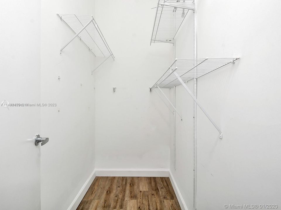 Recently Sold: $385,000 (1 beds, 1 baths, 678 Square Feet)