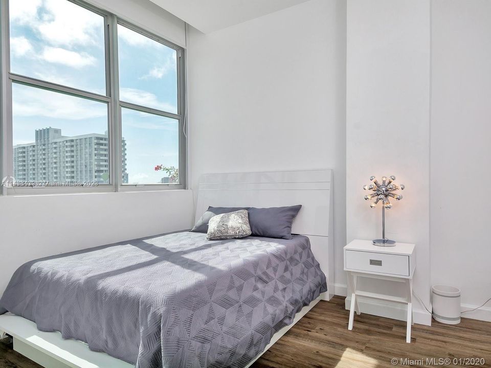 Recently Sold: $385,000 (1 beds, 1 baths, 678 Square Feet)