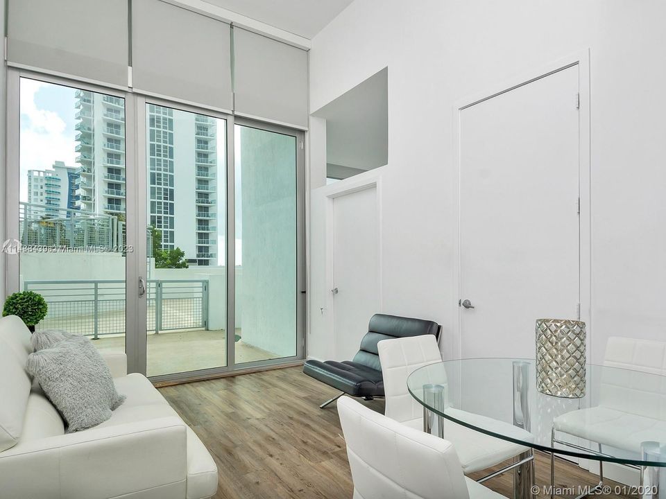 Recently Sold: $385,000 (1 beds, 1 baths, 678 Square Feet)