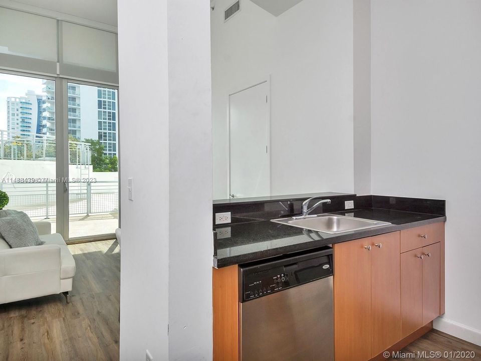 Recently Sold: $385,000 (1 beds, 1 baths, 678 Square Feet)