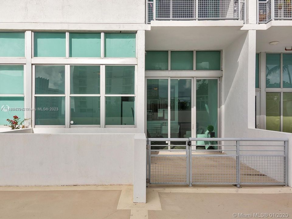 Recently Sold: $385,000 (1 beds, 1 baths, 678 Square Feet)