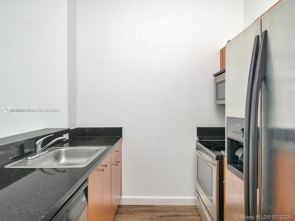Recently Sold: $385,000 (1 beds, 1 baths, 678 Square Feet)