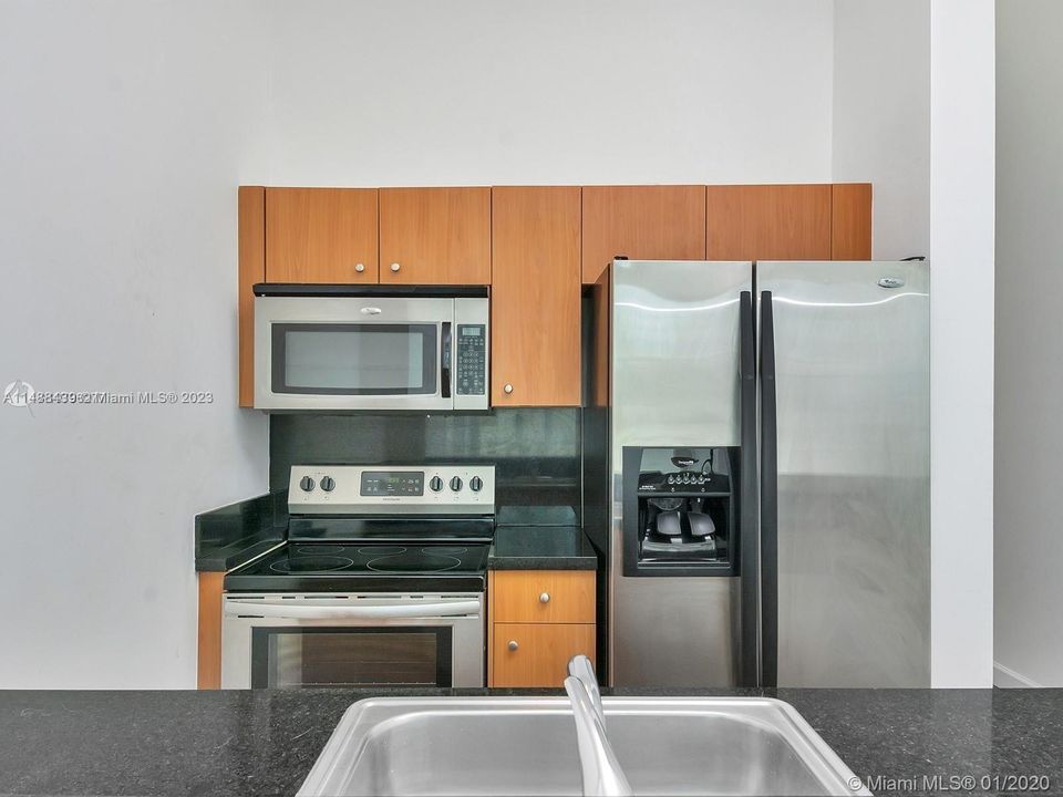 Recently Sold: $385,000 (1 beds, 1 baths, 678 Square Feet)