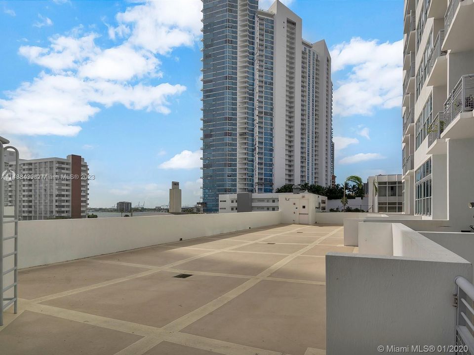 Recently Sold: $385,000 (1 beds, 1 baths, 678 Square Feet)