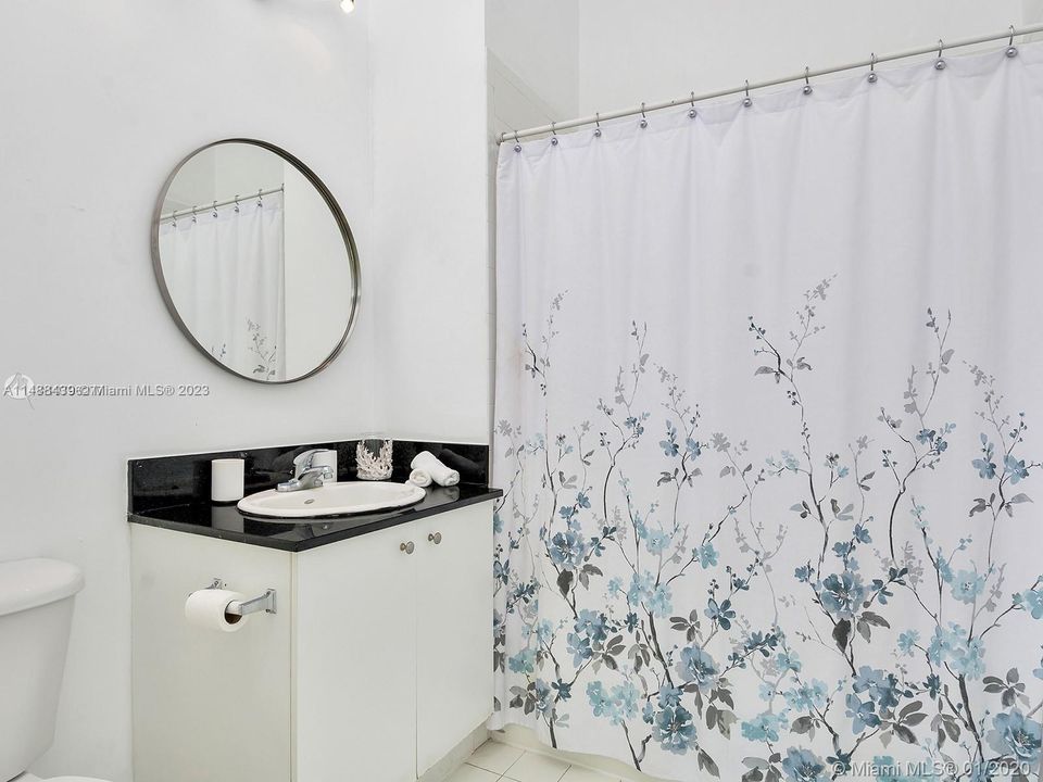 Recently Sold: $385,000 (1 beds, 1 baths, 678 Square Feet)