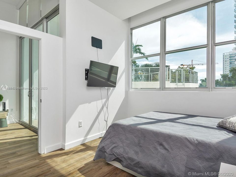 Recently Sold: $385,000 (1 beds, 1 baths, 678 Square Feet)