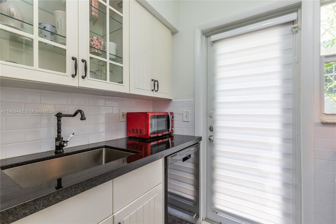 Недавно продано: $225,000 (0 спален, 1 ванн, 400 Квадратных фут)