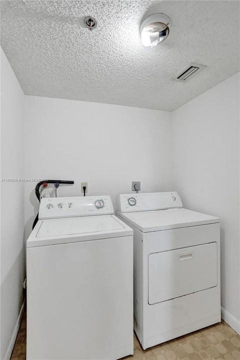 Recently Sold: $278,000 (2 beds, 2 baths, 1222 Square Feet)