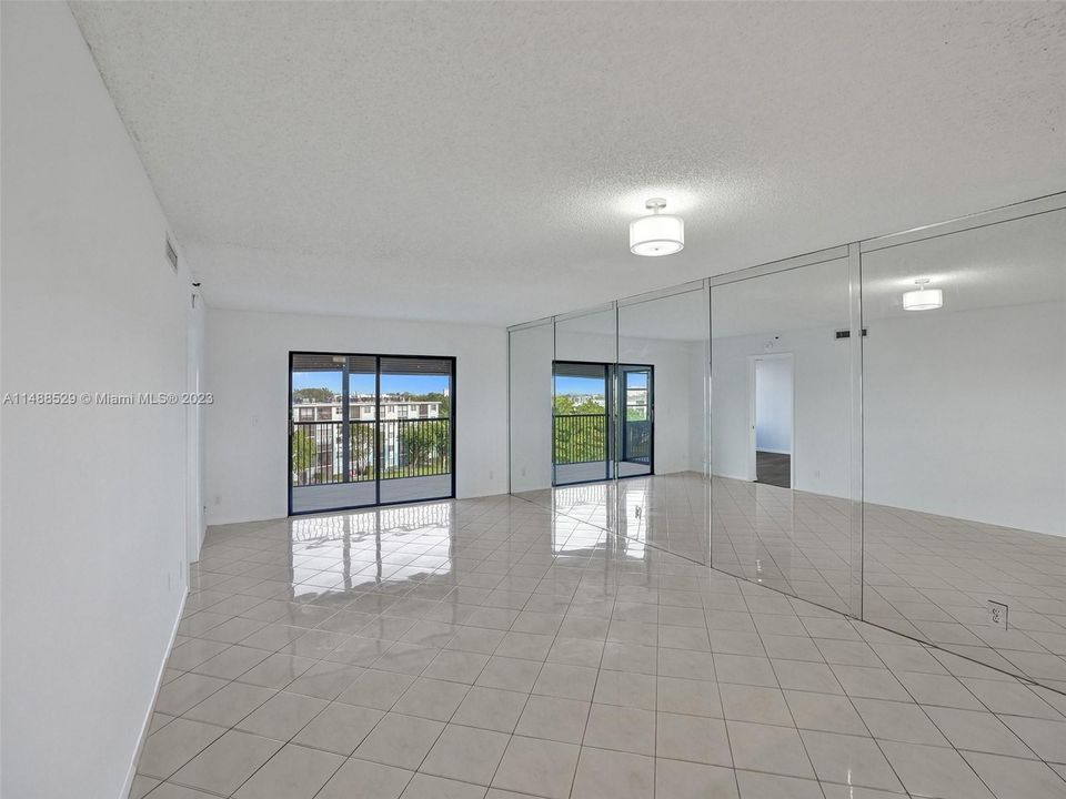 Recently Sold: $278,000 (2 beds, 2 baths, 1222 Square Feet)