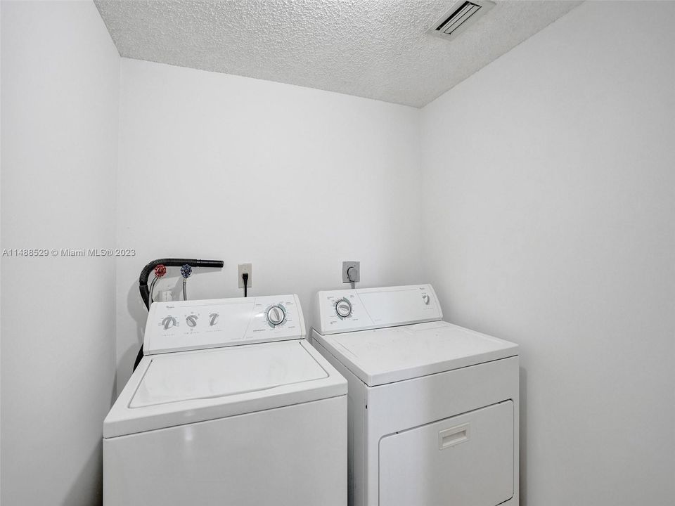 Recently Sold: $278,000 (2 beds, 2 baths, 1222 Square Feet)