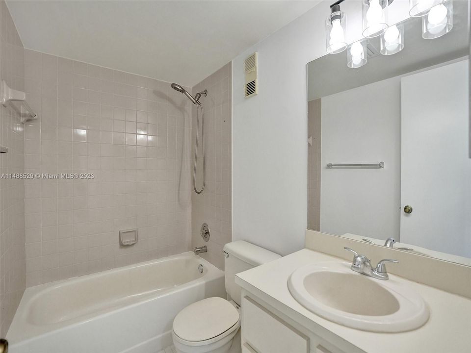 Recently Sold: $278,000 (2 beds, 2 baths, 1222 Square Feet)