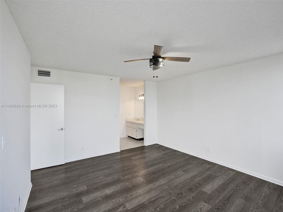 Recently Sold: $278,000 (2 beds, 2 baths, 1222 Square Feet)