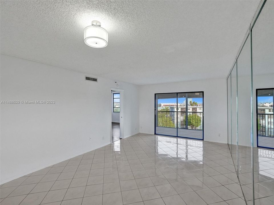 Recently Sold: $278,000 (2 beds, 2 baths, 1222 Square Feet)