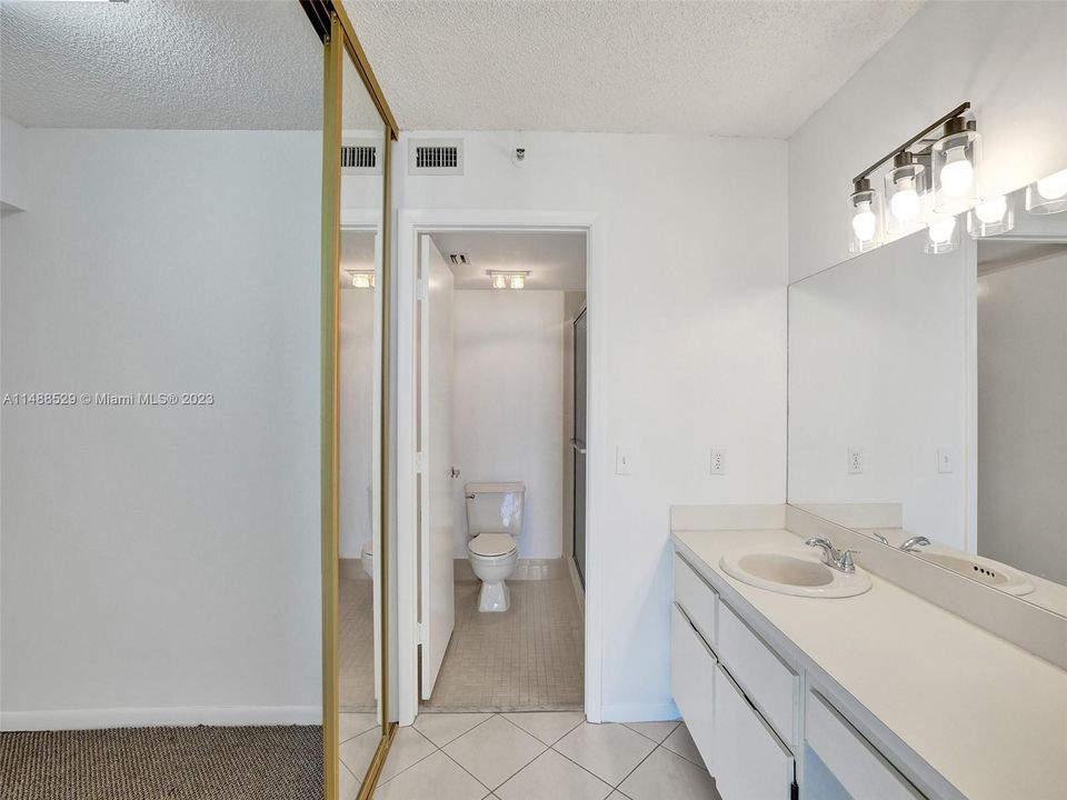 Recently Sold: $278,000 (2 beds, 2 baths, 1222 Square Feet)