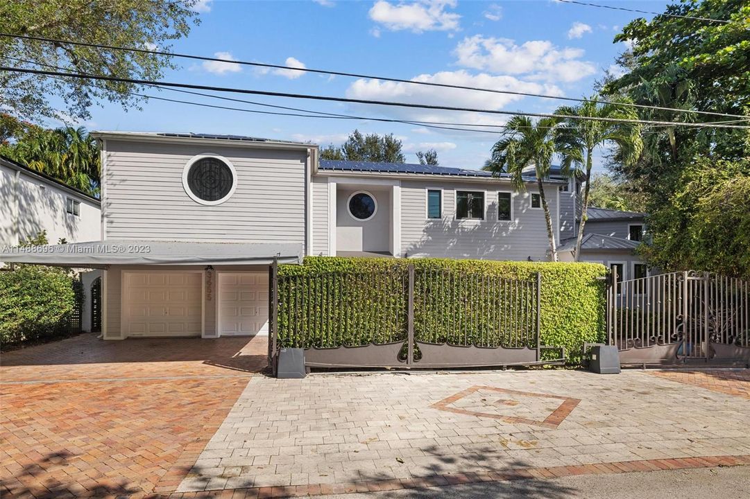 Recently Sold: $4,450,000 (5 beds, 4 baths, 3623 Square Feet)